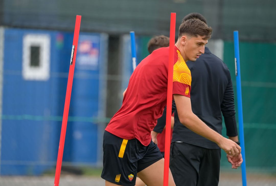 La Roma torna ad allenarsi a Trigoria dopo il match con il Betis – FOTO GALLERY - immagine 18