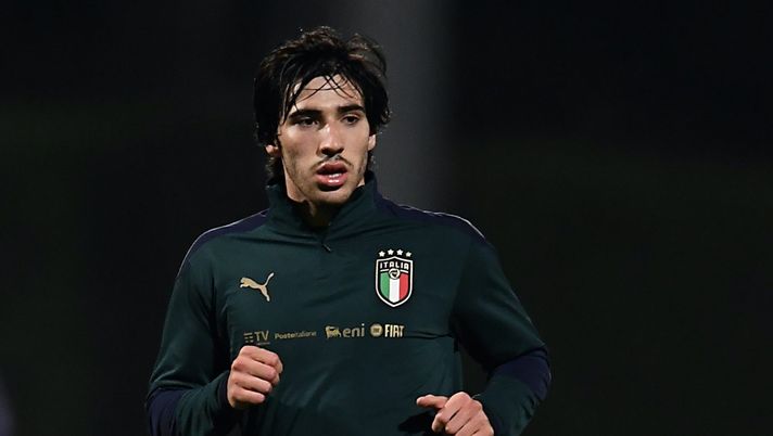 Sandro Tonali (centrocampista AC Milan), qui in allenamento con la Nazionale Italiana a Coverciano | AC Milan News (Getty Images) Sandro Tonali (centrocampista AC Milan), qui in allenamento con la Nazionale Italiana a Coverciano | AC Milan News (Getty Images)