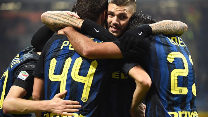 MILAN, ITALY - NOVEMBER 06: Ivan Perisic of FC Internazionale celebrates his first goal with Mauro Icardi and Citadin Eder during the Serie A match between FC Internazionale and FC Crotone at Stadio Giuseppe Meazza on November 6, 2016 in Milan, Italy. (Photo by Pier Marco Tacca/Getty Images) Perisic e Icardi, l’Inter fa ricorso… e rivoluzione al fanta: tra nuovi titolari e chi cambia ruolo - immagine 1