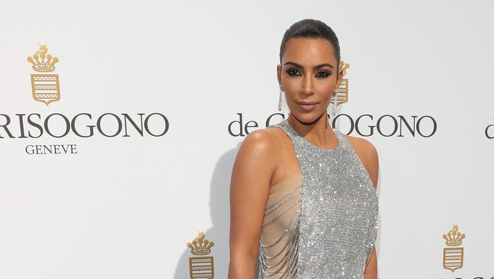 Kim Kardashian con la maglia della Roma, il club le scrive: “Ti aspettiamo allo stadio” - immagine 1