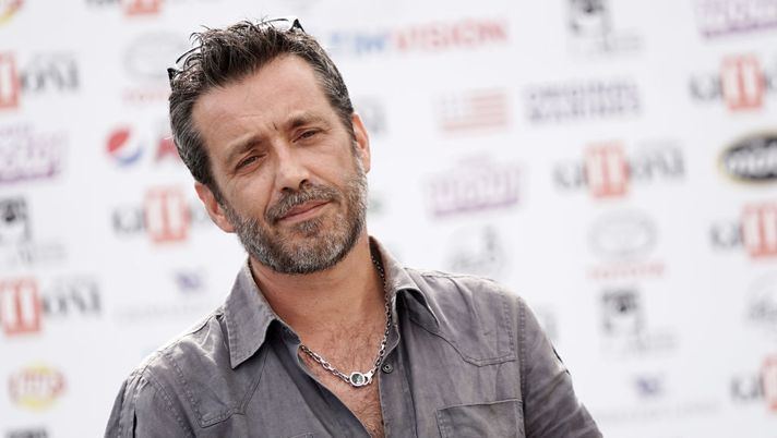 GIFFONI VALLE PIANA, ITALY - JULY 24: Daniele Silvestri attends Giffoni Film Festival 2019 on July 24, 2019 in Giffoni Valle Piana, Italy. (Photo by Vittorio Zunino Celotto/Getty Images for Giffoni) Daniele Silvestri e l’invito a De Rossi sul palco: “Ora capisco perché ha rifiutato” - immagine 1