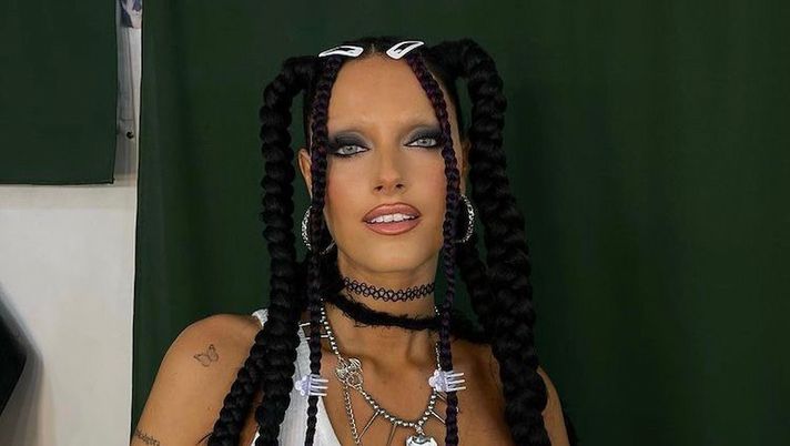 Instagram  Dybala sceglie la Roma, Oriana Sabatini sorprende tutti con il suo nuovo look da “alieno” - immagine 1