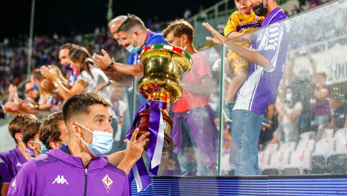 GERMOGLI PH: 28 AGOSTO 2021 FIRENZE STADIO ARTEMIO FRANCHI SERIE A FIORENTINA VS TORINO NELLA FOTO LA FIORENTINA PRIMAVERA SFILA CON LA COPPA Oltre 30k spettatori contro la Roma. La Primavera sfilerà con la Coppa - immagine 1