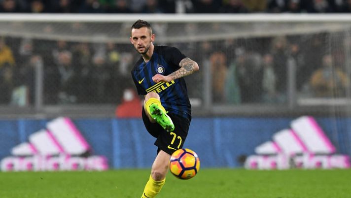TURIN, ITALY - FEBRUARY 05: Marcelo Brozovic of FC Internazionale in action during the Serie A match between Juventus FC and FC Internazionale at Juventus Stadium on February 5, 2017 in Turin, Italy. (Photo by Valerio Pennicino/Getty Images) Inter, novità Andreolli e Brozovic: ecco la formazione provata da Pioli - immagine 1