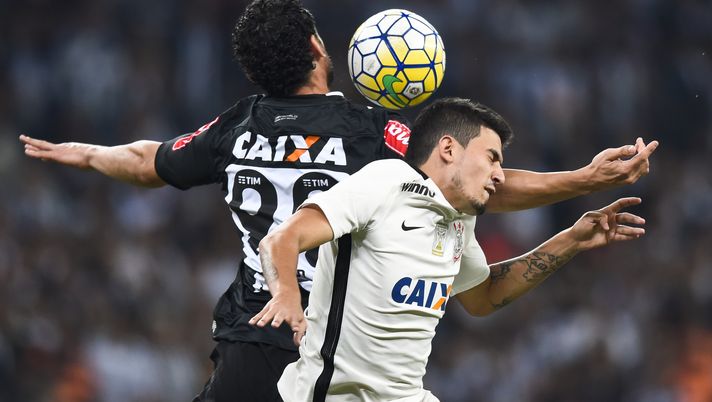 BELO HORIZONTE, BRAZIL - JUNE 22: Fred #99 of Atletico MG and Pedro Henrique #34 of Corinthians battle for the ball during a match between Atletico MG and Corinthians as part of Brasileirao Series A 2016 at Mineirao stadium on June 22, 2016 in Belo Horizonte, Brazil. (Photo by Pedro Vilela/Getty Images) BELO HORIZONTE, BRAZIL - JUNE 22: Fred #99 of Atletico MG and Pedro Henrique #34 of Corinthians battle for the ball during a match between Atletico MG and Corinthians as part of Brasileirao Series A 2016 at Mineirao stadium on June 22, 2016 in Belo Horizonte, Brazil. (Photo by Pedro Vilela/Getty Images)