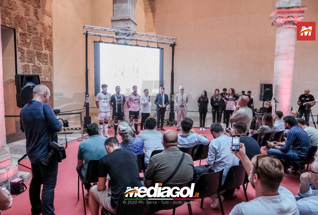 FOTO PALERMO, presentazione nuove maglie gara Palermo 2022/2023 (Gallery) - immagine 16