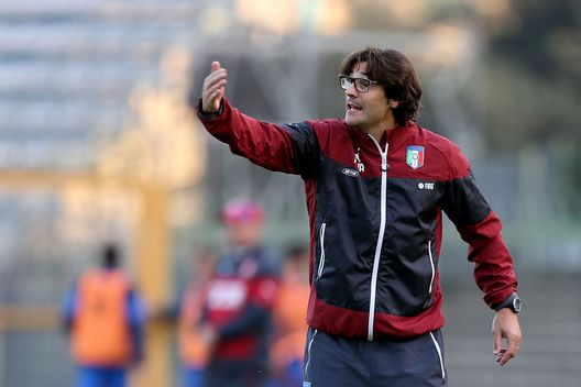PISTOIA, ITALY - NOVEMBER 12: Paolo Vanoli manager of Italy U19 shouts instructions to his players during Italy U19 and Czech Republic U19 International Friendly match at Stadio Marcello Melani on November 12, 2015 in Pistoia, Italy. (Photo by Gabriele Maltinti/Getty Images) Donadel riparte dallo Spartak Mosca, sarà il vice allenatore di un ex viola- immagine 2