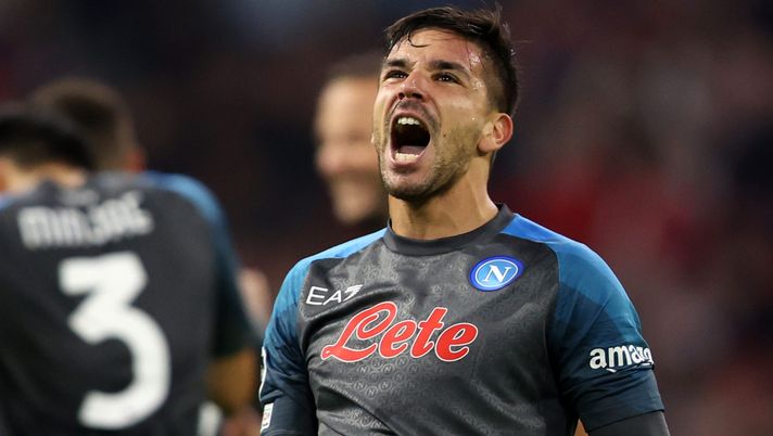 AMSTERDAM, NETHERLANDS - OCTOBER 04: Giovanni Simeone of SSC Napoli celebrates after scoring their team's sixth goal during the UEFA Champions League group A match between AFC Ajax and SSC Napoli at Johan Cruyff Arena on October 04, 2022 in Amsterdam, Netherlands. (Photo by Dean Mouhtaropoulos/Getty Images) napoli attacco