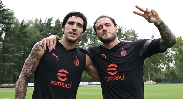 Sandro Tonali e Davide Calabria (giocatori AC Milan) in allenamento a Milanello | Milan News (Getty Images) Tonali Calabria AC Milan allenamento