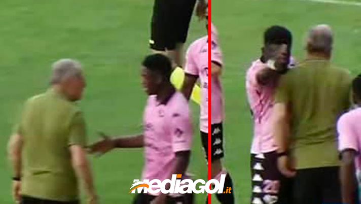 L'allenatore dell'Avellino Braglia non dà la mano e risponde con una spallata al giocatore del Palermo Broh  L'allenatore dell'Avellino Braglia non dà la mano e risponde con una spallata al giocatore del Palermo Broh