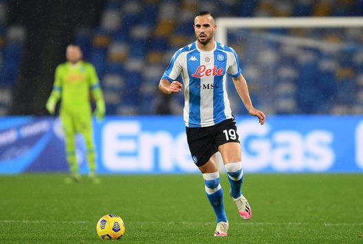 NAPLES, ITALY - JANUARY 06: Nikola Maksimovic of SSC Napoli during the Serie A match between SSC Napoli and Spezia Calcio at Stadio Diego Armando Maradona on January 06, 2021 in Naples, Italy. Sporting stadiums around Italy remain under strict restrictions due to the Coronavirus Pandemic as Government social distancing laws prohibit fans inside venues resulting in games being played behind closed doors. (Photo by Francesco Pecoraro/Getty Images ) NAPLES, ITALY - JANUARY 06: Nikola Maksimovic of SSC Napoli during the Serie A match between SSC Napoli and Spezia Calcio at Stadio Diego Armando Maradona on January 06, 2021 in Naples, Italy. Sporting stadiums around Italy remain under strict restrictions due to the Coronavirus Pandemic as Government social distancing laws prohibit fans inside venues resulting in games being played behind closed doors. (Photo by Francesco Pecoraro/Getty Images )