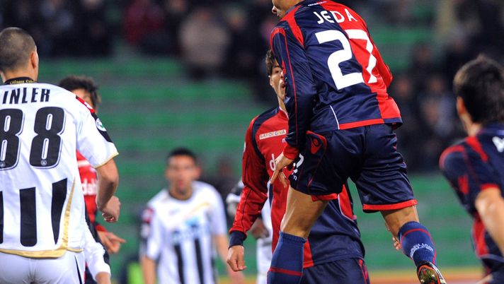 UDINE, ITALY - FEBRUARY 24: Jeda #27 of Cagliari scores the opening goal of the Serie A match between Udinese Calcio and Cagliari Calcio at Stadio Friuli on February 24, 2010 in Udine, Italy.  (Photo by Dino Panato/Getty Images) 
