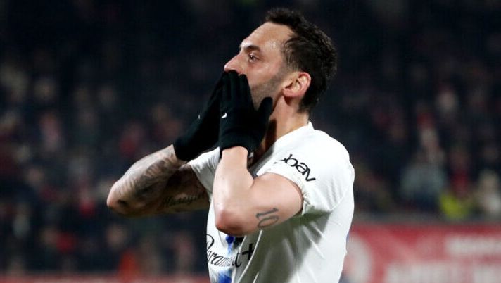 Calhanoglu: “Siamo una famiglia, in allenamento ci incazziamo anche. Io cresciuto da regista” - immagine 1