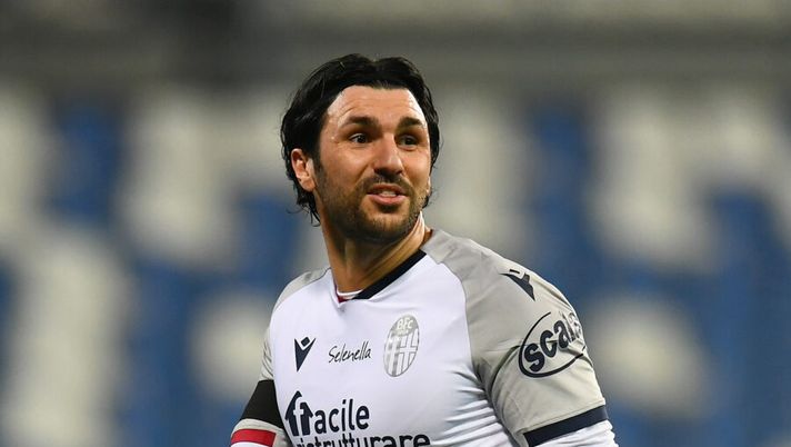 REGGIO NELL'EMILIA, ITALY - FEBRUARY 20: Roberto Soriano of Bologna F.C. 1909 looks on during the Serie A match between US Sassuolo and Bologna FC at Mapei Stadium - Città del Tricolore on February 20, 2021 in Reggio nell'Emilia, Italy. Sporting stadiums around Italy remain under strict restrictions due to the Coronavirus Pandemic as Government social distancing laws prohibit fans inside venues resulting in games being played behind closed doors. (Photo by Alessandro Sabattini/Getty Images) INFORTUNATI – Stop per Destro e Bremer! McKennie, Pavoletti, Soriano, Rog e Dybala… - immagine 1