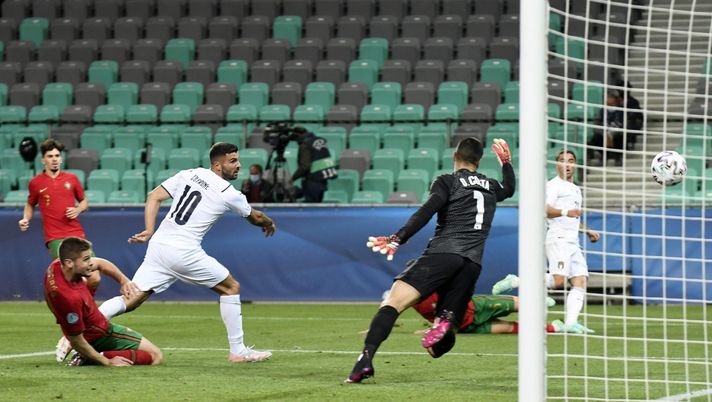 LJUBLJANA, SLOVENIA - MAY 31: Patrick Cutrone of Italy scores their side's third goal past Diogo Costa of Portugal during the 2021 UEFA European Under-21 Championship Quarter-finals match between Portugal and Italy at Stadion Stozice on May 31, 2021 in Ljubljana, Slovenia. (Photo by Jurij Kodrun/Getty Images) 