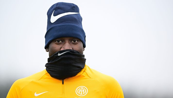 N’Kono: “Onana deve rimanere umile. Non conosco la vicenda, ma i valori sono importanti” - immagine 1