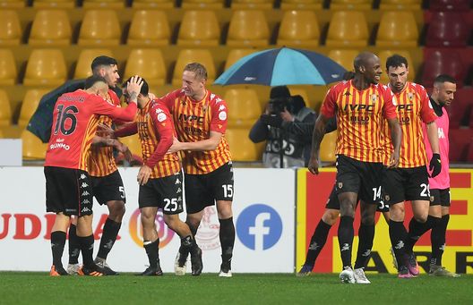 BENEVENTO, ITALY - JANUARY 09: Marco Sau of Benevento celebrates with teammates Riccardo Improta, Luca Caldirola and Kamil Glik after scoring their sides first goal during the Serie A match between Benevento Calcio and Atalanta BC at Stadio Ciro Vigorito on January 09, 2021 in Benevento, Italy. Sporting stadiums around Italy remain under strict restrictions due to the Coronavirus Pandemic as Government social distancing laws prohibit fans inside venues resulting in games being played behind closed doors. (Photo by Francesco Pecoraro/Getty Images) BENEVENTO, ITALY - JANUARY 09: Marco Sau of Benevento celebrates with teammates Riccardo Improta, Luca Caldirola and Kamil Glik after scoring their sides first goal during the Serie A match between Benevento Calcio and Atalanta BC at Stadio Ciro Vigorito on January 09, 2021 in Benevento, Italy. Sporting stadiums around Italy remain under strict restrictions due to the Coronavirus Pandemic as Government social distancing laws prohibit fans inside venues resulting in games being played behind closed doors. (Photo by Francesco Pecoraro/Getty Images)
