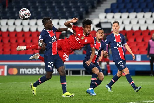 PARIS, FRANCE - APRIL 13: Kingsley Coman of FC Bayern Muenchen and Idrissa Gueye and Colin Dagba of Paris Saint-Germain compete for the ball during the UEFA Champions League Quarter Final Second Leg match between Paris Saint-Germain and FC Bayern Munich at Parc des Princes on April 13, 2021 in Paris, France. Sporting stadiums around France remain under strict restrictions due to the Coronavirus Pandemic as Government social distancing laws prohibit fans inside venues resulting in games being played behind closed doors. (Photo by Matthias Hangst/Getty Images) Dalla Francia: Dagba in uscita dal PSG, Fiorentina alla finestra per giugno- immagine 2