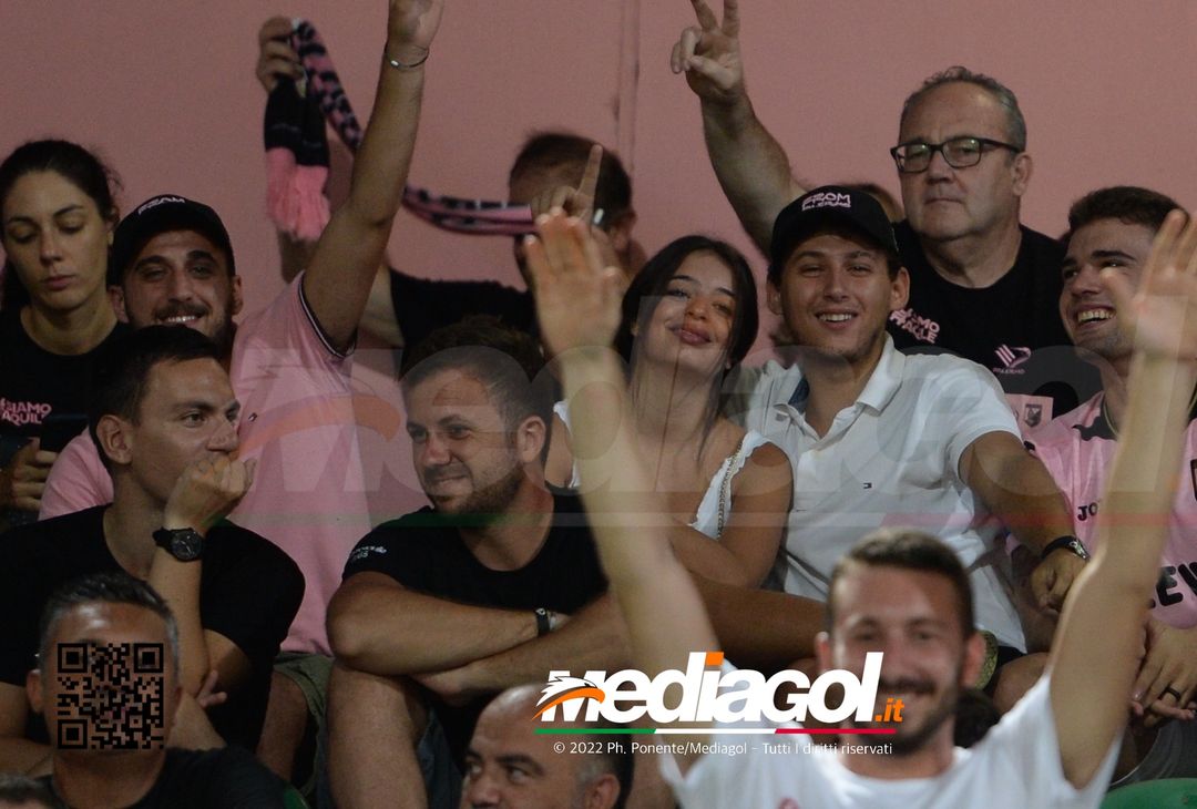 FOTOTIFO, Palermo-Genoa 1-0: i tifosi allo stadio “Renzo Barbera” (Gallery) - immagine 37