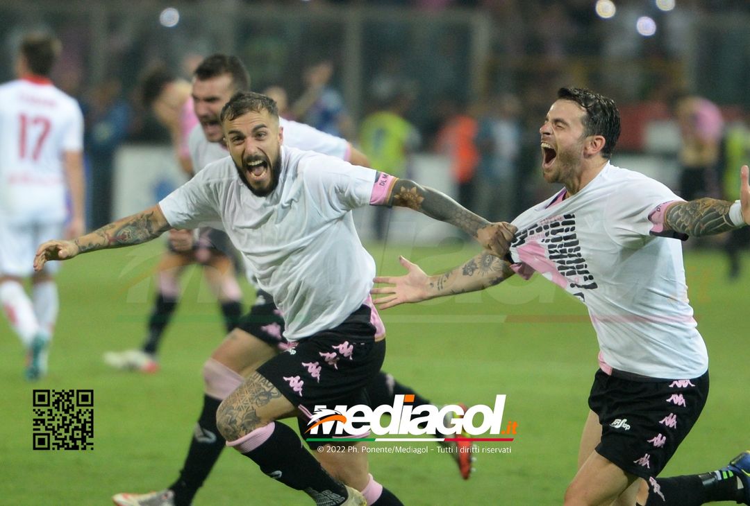 FOTO Palermo in Serie B, i festeggiamenti dei rosanero al Renzo Barbera (Gallery) - immagine 112