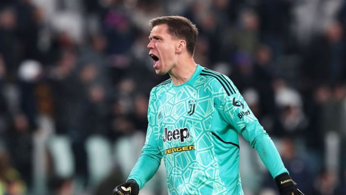 TURIN, ITALY - NOVEMBER 06: Wojciech Szczesny of Juventus celebrates their side's first goal during the Serie A match between Juventus and FC Internazionale at on November 06, 2022 in Turin, Italy. (Photo by Emilio Andreoli/Getty Images) Juventus, Szczesny costretto al cambio in amichevole: il motivo dello stop e le sue condizioni - immagine 1