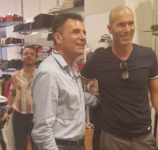 Zinedine Zidane a Taormina - Foto: Facebook Antonio Lo Turco Zinedine Zidane a Taormina - Foto: Facebook Antonio Lo Turco