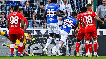 GENOA, ITALY - MAY 16: Alex Ferrari of Sampdoria (3rd from R) scores a goal during the Serie A match between UC Sampdoria and ACF Fiorentina at Stadio Luigi Ferraris on May 16, 2022 in Genoa, Italy. (Photo by Getty Images)