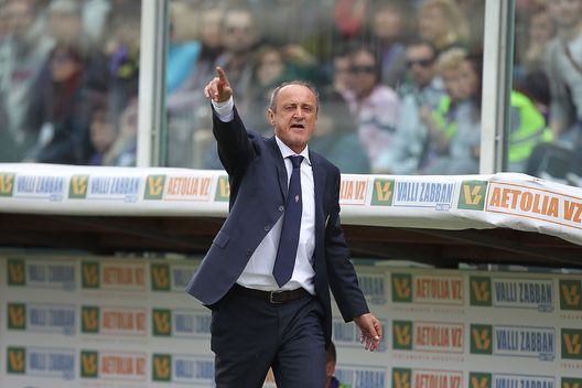 FLORENCE, ITALY - APRIL 22: Fiorentina head coach Delio Rossi shouts instructions to his players during the Serie A match between ACF Fiorentina and FC Internazionale Milano at Stadio Artemio Franchi on April 22, 2012 in Florence, Italy. (Photo by Gabriele Maltinti/Getty Images) FLORENCE, ITALY - APRIL 22: Fiorentina head coach Delio Rossi shouts instructions to his players during the Serie A match between ACF Fiorentina and FC Internazionale Milano at Stadio Artemio Franchi on April 22, 2012 in Florence, Italy. (Photo by Gabriele Maltinti/Getty Images)