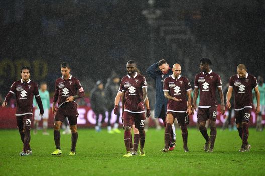  TURIN, ITALY - NOVEMBER 23: Players of Torino FC look dejected at the end of the Serie A match between Torino FC and FC Internazionale at Stadio Olimpico di Torino on November 23, 2019 in Turin, Italy. (Photo by Valerio Pennicino/Getty Images) 