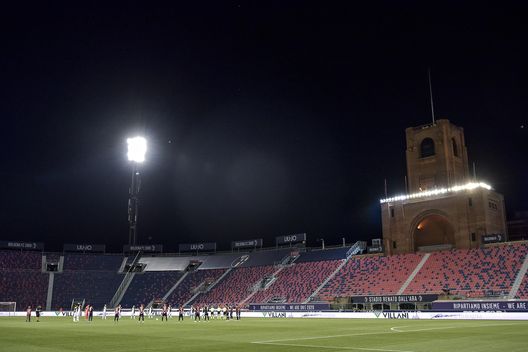 BOLOGNA, ITALY - JUNE 22: Players of both teams observe a minute of silence before the Serie A match between Bologna FC and Juventus at Stadio Renato Dall'Ara on June 22, 2020 in Bologna, Italy. (Photo by Daniele Badolato - Juventus FC/Juventus FC via Getty Images) BOLOGNA, ITALY - JUNE 22: Players of both teams observe a minute of silence before the Serie A match between Bologna FC and Juventus at Stadio Renato Dall'Ara on June 22, 2020 in Bologna, Italy. (Photo by Daniele Badolato - Juventus FC/Juventus FC via Getty Images)