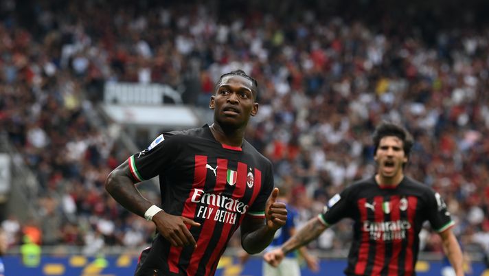Rafael Leao (attaccante AC Milan) esulta per il suo gol nel derby Milan-Inter (Serie A 2022-2023) | AC Milan News (Getty Images) Rafael Leao AC Milan derby Milan-Inter Serie A 2022-2023