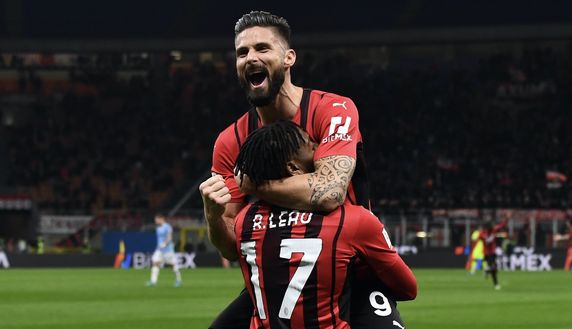 Olivier Giroud e Rafael Leao (attaccanti AC Milan) esultano in occasione di Milan-Lazio 4-0 (Coppa Italia 2021-2022) | News (Getty Images) Giroud Leao AC Milan Milan-Lazio 4-0 Coppa Italia 2021-2022