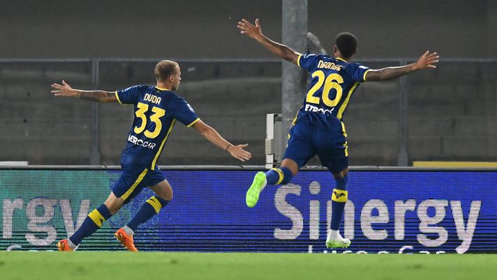 GETTY IMAGES  Verona che cuore! In dieci fa 2-1 alla Roma, Bentegodi in festa - immagine 1