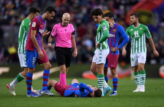 BARCELONA, SPAIN - DECEMBER 04: Gavi of FC Barcelona goes down with an injury during the La Liga Santander match between FC Barcelona and Real Betis at Camp Nou on December 04, 2021 in Barcelona, Spain. (Photo by Alex Caparros/Getty Images) BARCELONA, SPAIN - DECEMBER 04: Gavi of FC Barcelona goes down with an injury during the La Liga Santander match between FC Barcelona and Real Betis at Camp Nou on December 04, 2021 in Barcelona, Spain. (Photo by Alex Caparros/Getty Images)