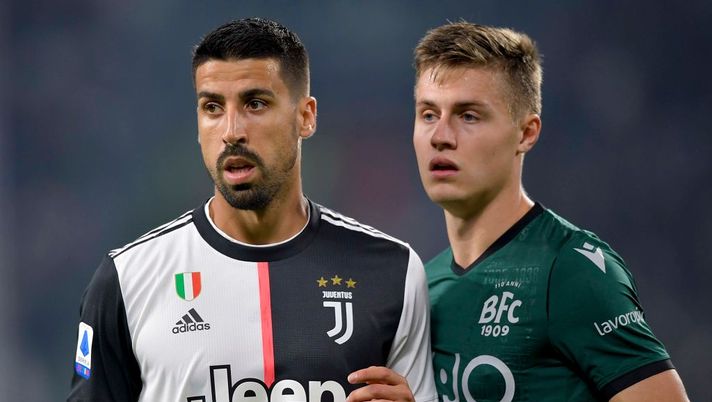 TURIN, ITALY - OCTOBER 19: Sami Khedira of Juventus and Mattias Svanberg of Bologna FC look on during the Serie A match between Juventus and Bologna FC at Allianz Stadium on October 19, 2019 in Turin, Italy.  (Photo by Daniele Badolato - Juventus FC/Juventus FC via Getty Images) 