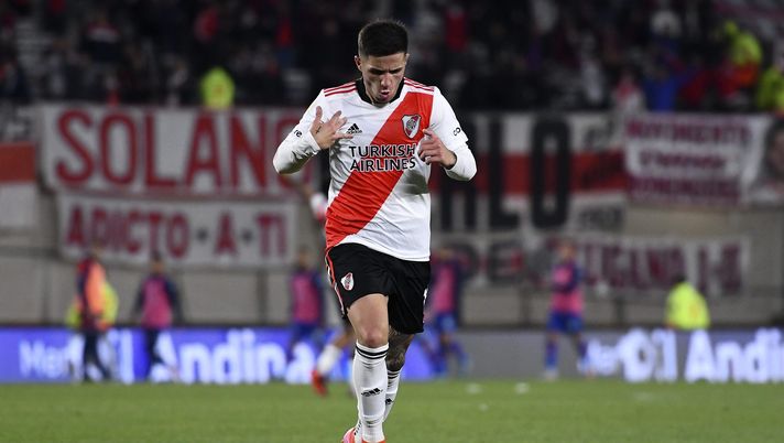 BUENOS AIRES, ARGENTINA - MAY 11: Enzo Fernandez of River Plate celebrates after scoring the first goal of his team during a quarterfinal match of Copa De la Liga 2022 between River Plate and Tigre at Estadio Monumental Antonio Vespucio Liberti on May 11, 2022 in Buenos Aires, Argentina. (Photo by Marcelo Endelli/Getty Images) Enzo Fernandez River