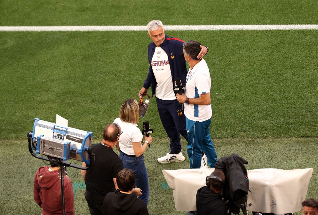 La Roma sul prato della Puskas Arena. Domani la finale – FOTO GALLERY - immagine 44