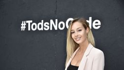Viky Varga, il pubblico assiste al suo ultimo shooting fotografico per Milano