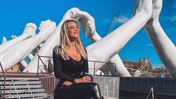 Diletta Leotta in total black si gode il primo sole in trasferta a Venezia