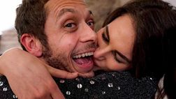 La fidanzata di Valentino Rossi alza la temperatura: bikini e forme esagerate