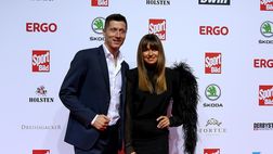 Robert Lewandowski e la moglie Anna donano 1 milione di euro: “Giochiamo tutti…”