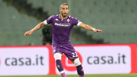 FLORENCE, ITALY - MAY 08: Martin Caceres of ACF Fiorentina in action during the Serie A match between ACF Fiorentina and SS Lazio at Stadio Artemio Franchi on May 8, 2021 in Florence, Italy. Sporting stadiums around Italy remain under strict restrictions due to the Coronavirus Pandemic as Government social distancing laws prohibit fans inside venues resulting in games being played behind closed doors. (Photo by Gabriele Maltinti/Getty Images) FLORENCE, ITALY - MAY 08: Martin Caceres of ACF Fiorentina in action during the Serie A match between ACF Fiorentina and SS Lazio at Stadio Artemio Franchi on May 8, 2021 in Florence, Italy. Sporting stadiums around Italy remain under strict restrictions due to the Coronavirus Pandemic as Government social distancing laws prohibit fans inside venues resulting in games being played behind closed doors. (Photo by Gabriele Maltinti/Getty Images)