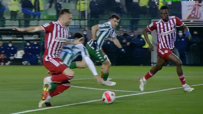 Derby di Atene indigesto al Panathinaikos: furente per il rigore non dato, finisce 0-0 Derby di Atene indigesto al Panathinaikos: furente per il rigore non dato, finisce 0-0 - immagine 1