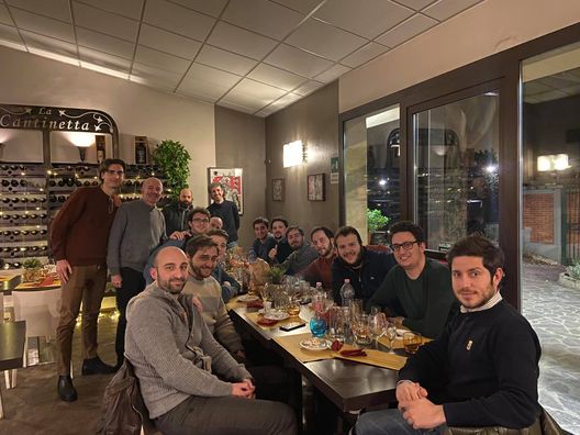  Gruppo di famiglia a cena (quando ancora si poteva...) 