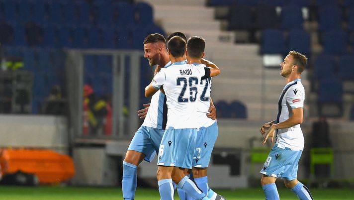 BERGAMO, ITALY - JUNE 24: Sergej Milinkovic-Savic of SS Lazio celebrates after scoring the second goal during the Serie A match between Atalanta BC and SS Lazio at Gewiss Stadium on June 24, 2020 in Bergamo, Italy. (Photo by Claudio Villa/Getty Images) BERGAMO, ITALY - JUNE 24: Sergej Milinkovic-Savic of SS Lazio celebrates after scoring the second goal during the Serie A match between Atalanta BC and SS Lazio at Gewiss Stadium on June 24, 2020 in Bergamo, Italy. (Photo by Claudio Villa/Getty Images)