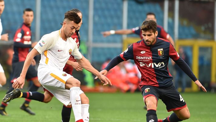 GENOA, ITALY - NOVEMBER 26: Stephan El Sharaawy (Roma) and Miguel Veloso (Genoa) during the Serie A match between Genoa CFC and AS Roma at Stadio Luigi Ferraris on November 26, 2017 in Genoa, Italy. (Photo by Paolo Rattini/Getty Images) GENOA, ITALY - NOVEMBER 26: Stephan El Sharaawy (Roma) and Miguel Veloso (Genoa) during the Serie A match between Genoa CFC and AS Roma at Stadio Luigi Ferraris on November 26, 2017 in Genoa, Italy. (Photo by Paolo Rattini/Getty Images)