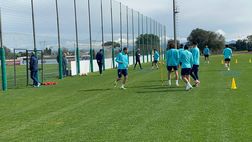 Lazio, continua la rifinitura a Formello dopo il torello dei biancocelesti – VIDEO