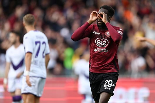 SALERNO, ITALY - MAY 03: Boulaye Dia of Salernitana celebrates after scoring the 1-0 goal during the Serie A match between Salernitana and ACF Fiorentina at Stadio Arechi on May 03, 2023 in Salerno, Italy. (Photo by Francesco Pecoraro/Getty Images) Sousa: “Vorrei che Dia restasse, ma vedremo. Incontrerò Iervolino”- immagine 2