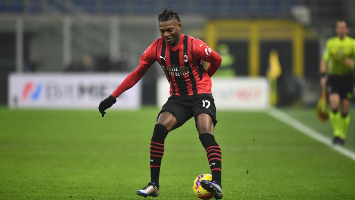MILAN, ITALY - JANUARY 23: Rafael Leao of AC Milan in action during the Serie A match between AC Milan and Juventus at Stadio Giuseppe Meazza on January 23, 2022 in Milan, Italy. (Photo by Claudio Villa/AC Milan via Getty Images)