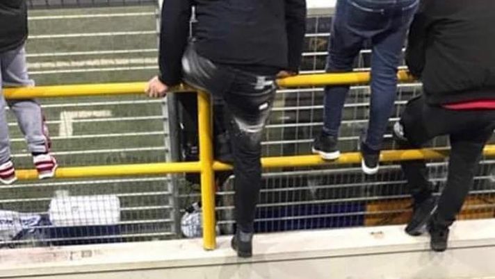 Finale di gara thrilling: il tifoso della Juve Stabia cerca di riprendersi... Finale di gara thrilling: il tifoso della Juve Stabia cerca di riprendersi...